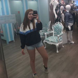 Meet your Posher, Makayla